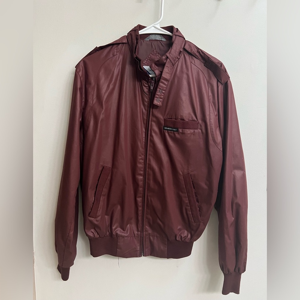 Vintage Members Only Jacket – Burgundy / Wine Red – EU 38 (US Small)